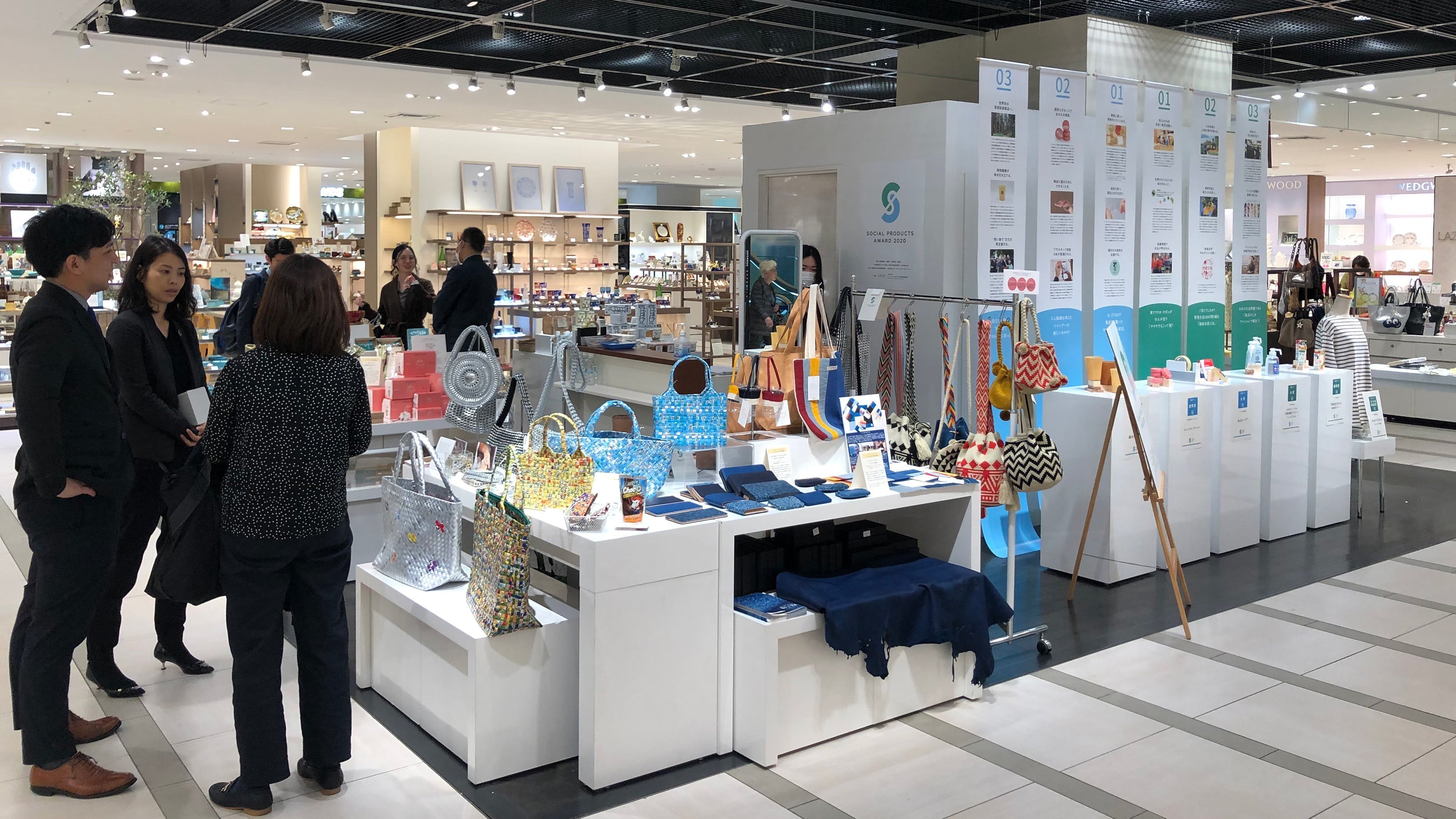 エゾシカ革のスピーカー「LOG」を大丸東京店で展示