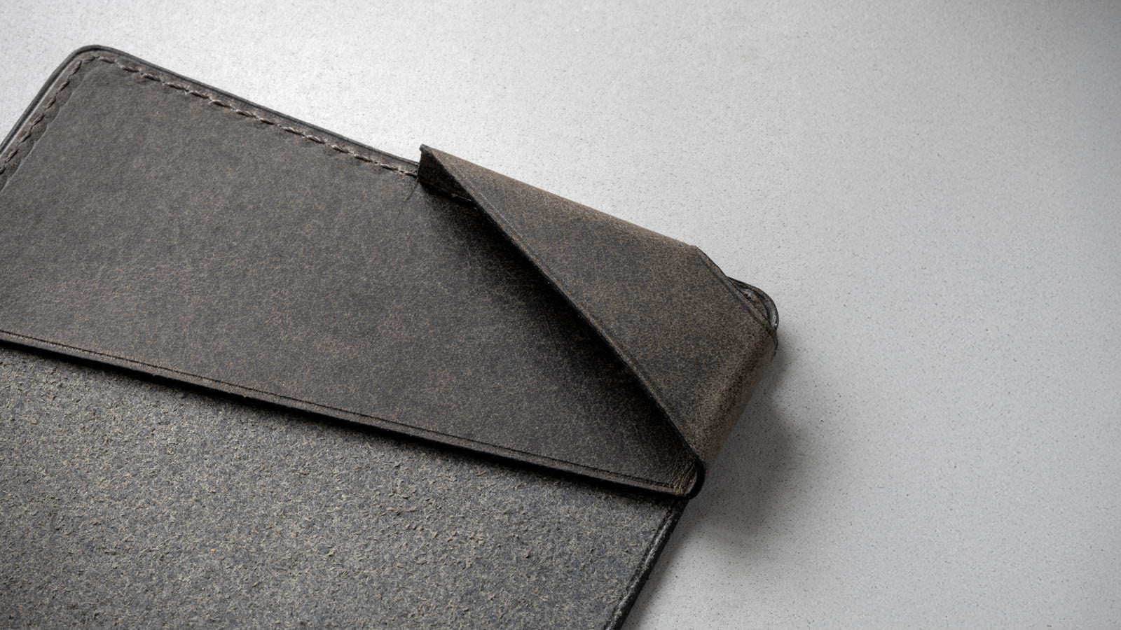 思考のカタチ:小さい薄い財布Hitoe Foldのインナーフック