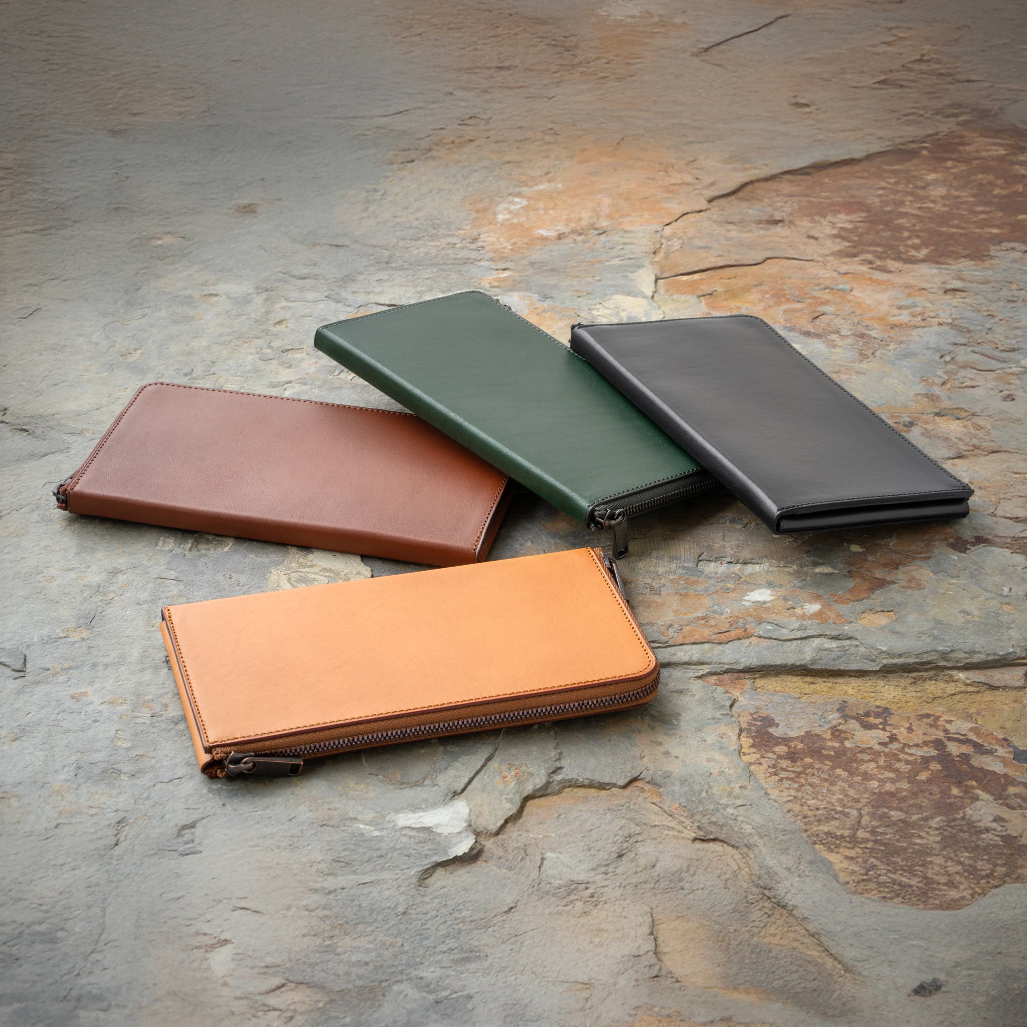 Hitoe® L-zip Slim Long Wallet - Liscio - v.2025 [Pre-order] | Smooth leather with a deep, lustrous finish