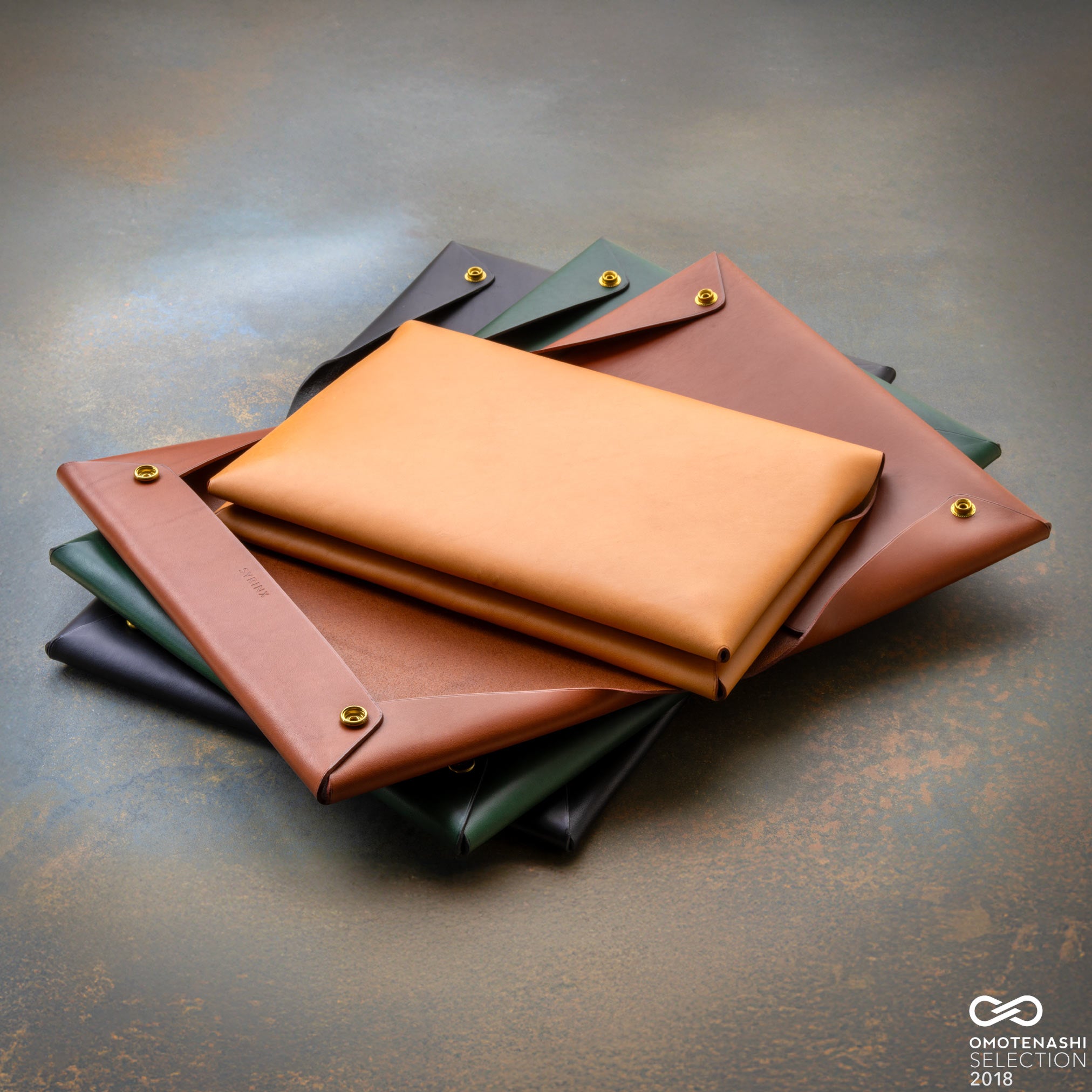 Tsutsumu® A3 - Liscio - A document case wrapped in a single piece of leather | Smooth leather with a deep, lustrous finish